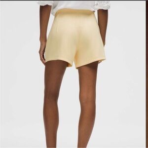 Lululemon SOFTSTREAM BUTTER YELLOW SHORTS SIZE 8
